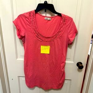 Old navy maternity med tshirt with design at swoop neck. Pink and adorable